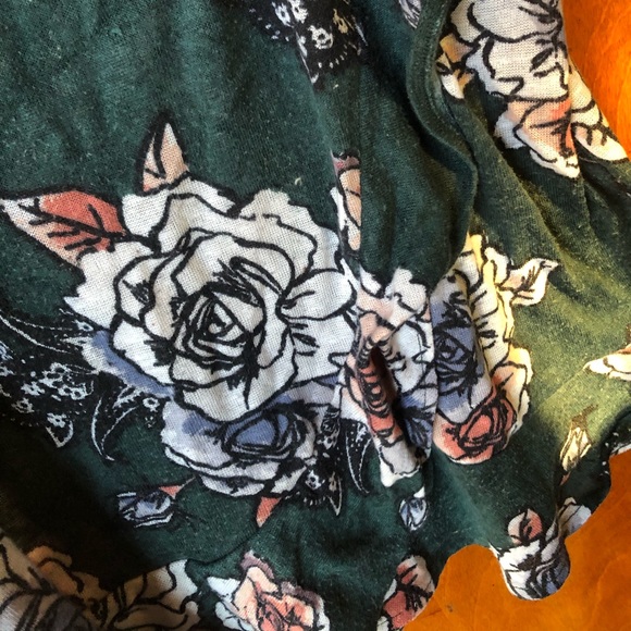 Ruffle floral tank - Picture 2 of 4